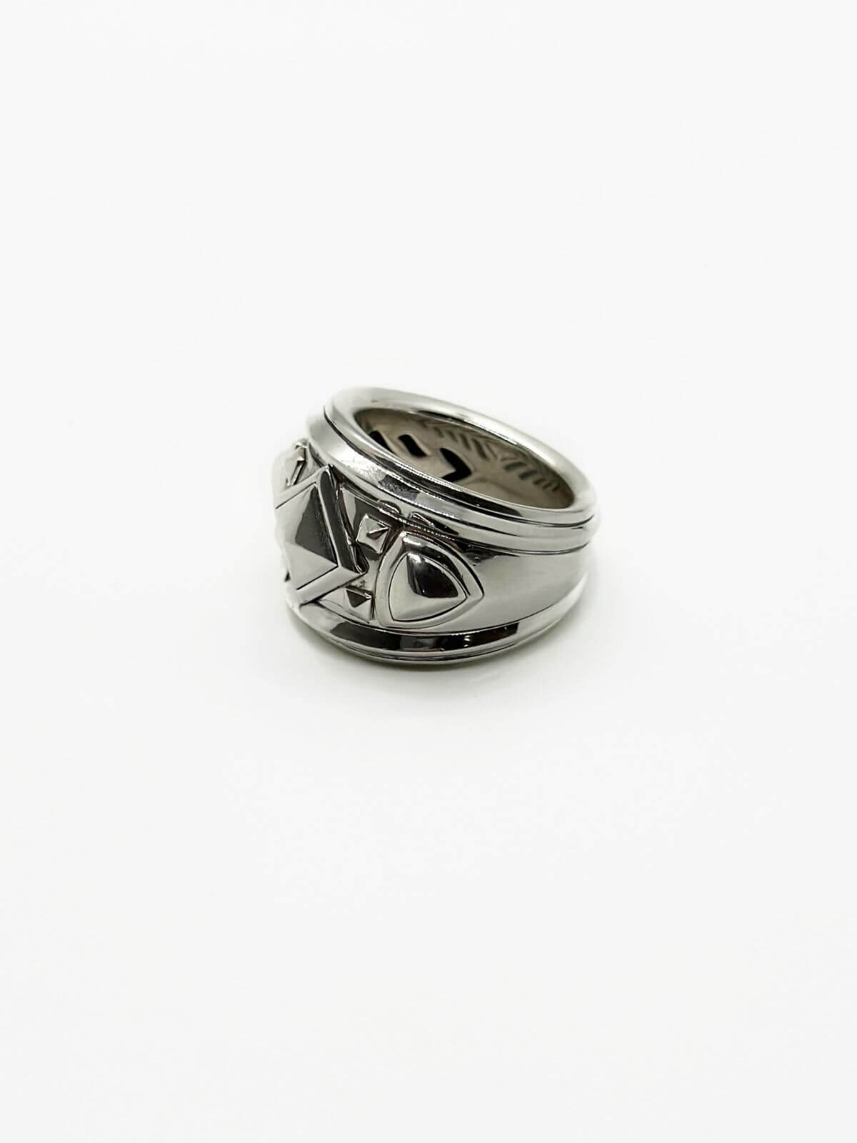 DY Renaissance ring in sterling silver on white background
