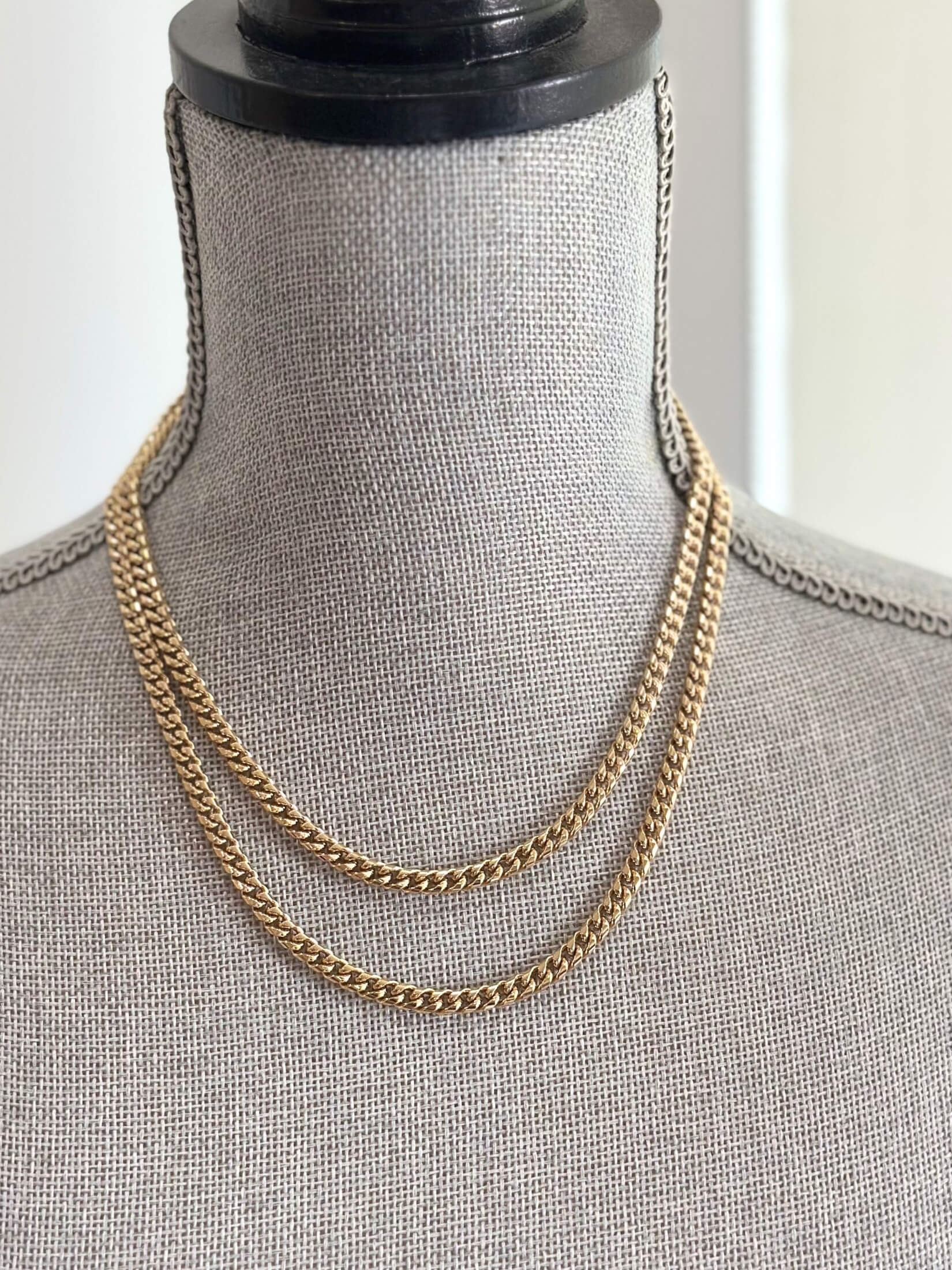 Louise Row featuring Jennifer Fisher curb chain gold necklace 2 row on grey mannequin