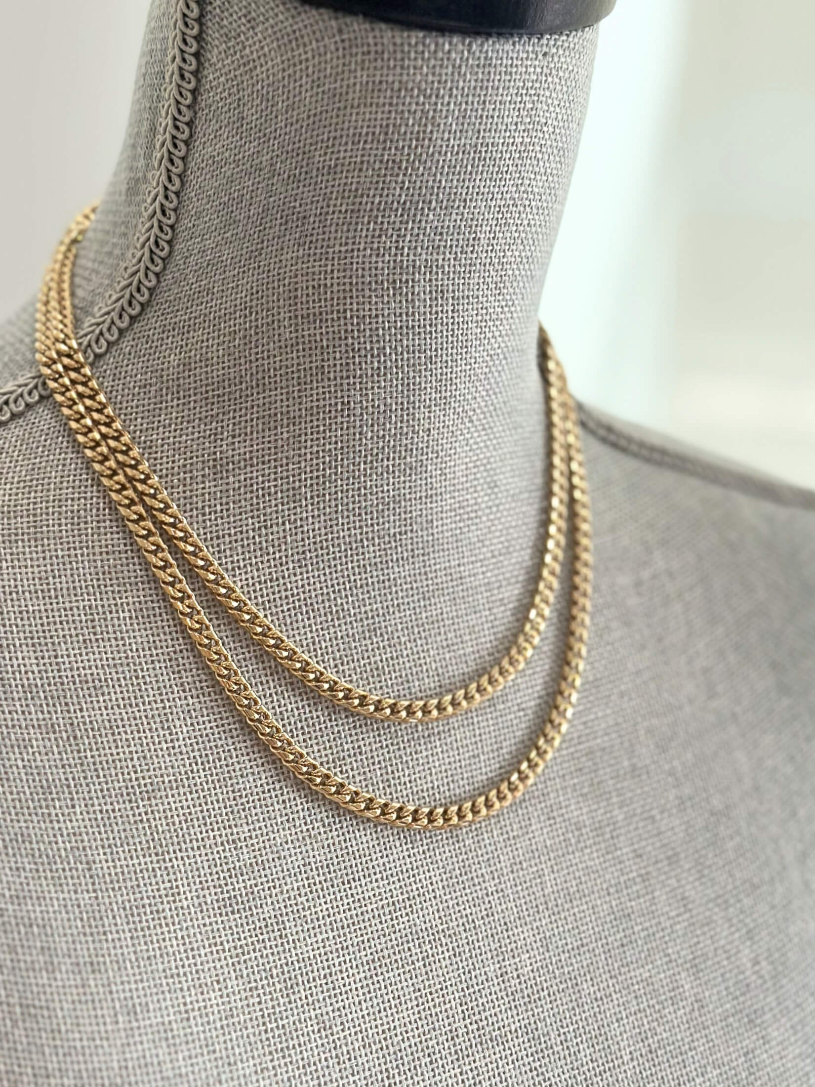 Louise Row featuring Jennifer Fisher curb chain gold necklace 2 row on grey mannequin