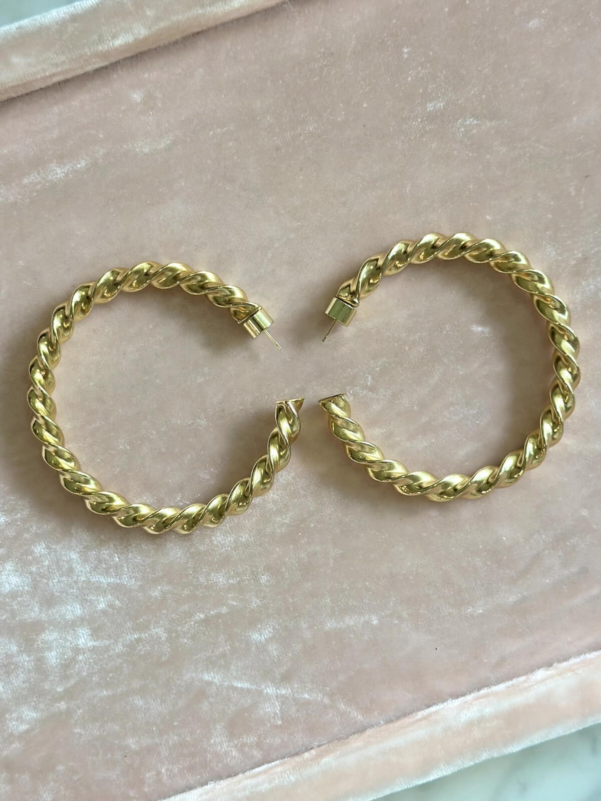Louise Row featuring Jennifer Fisher Lily gold 2" hoop in box on pink pad