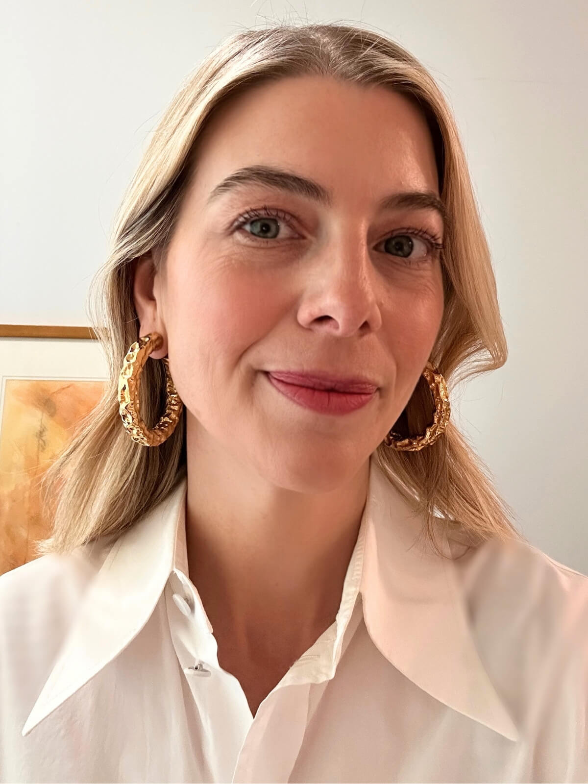 Louise Row featuring Jennifer Fisher Maeve hoop on model in white shirt