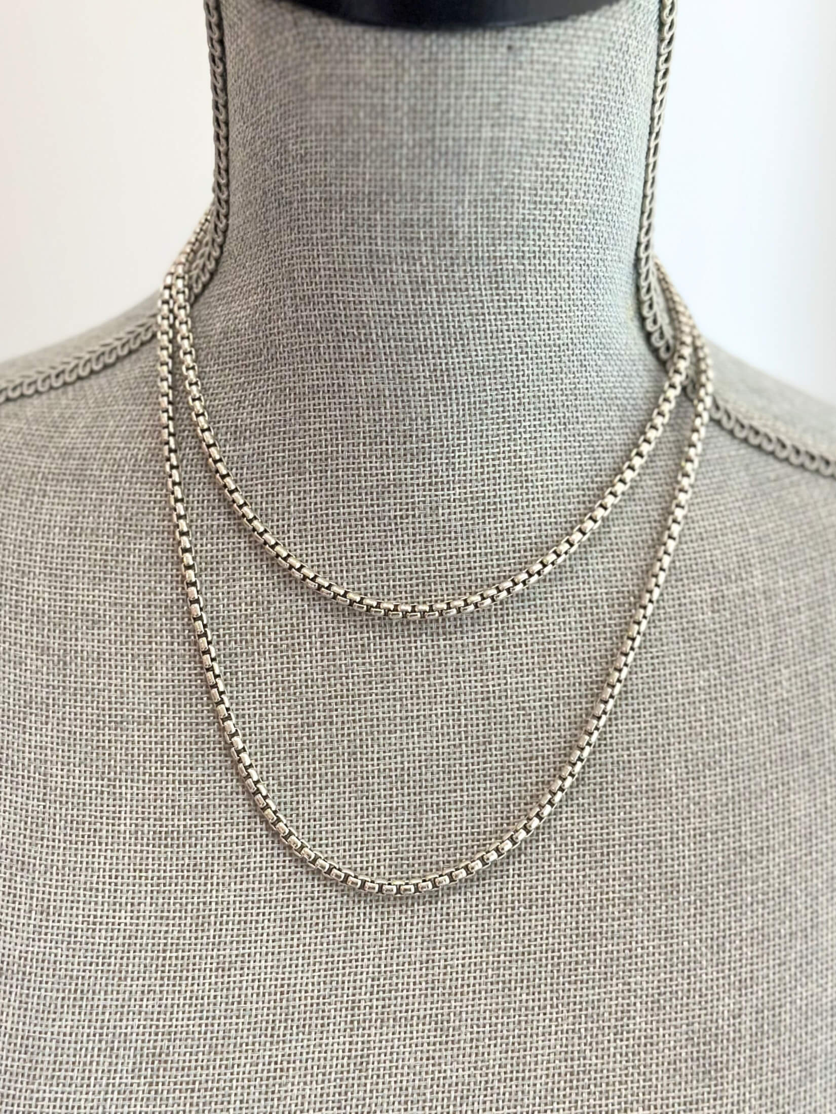 Louise Row featuring John Hardy Classic box chain on grey mannequin