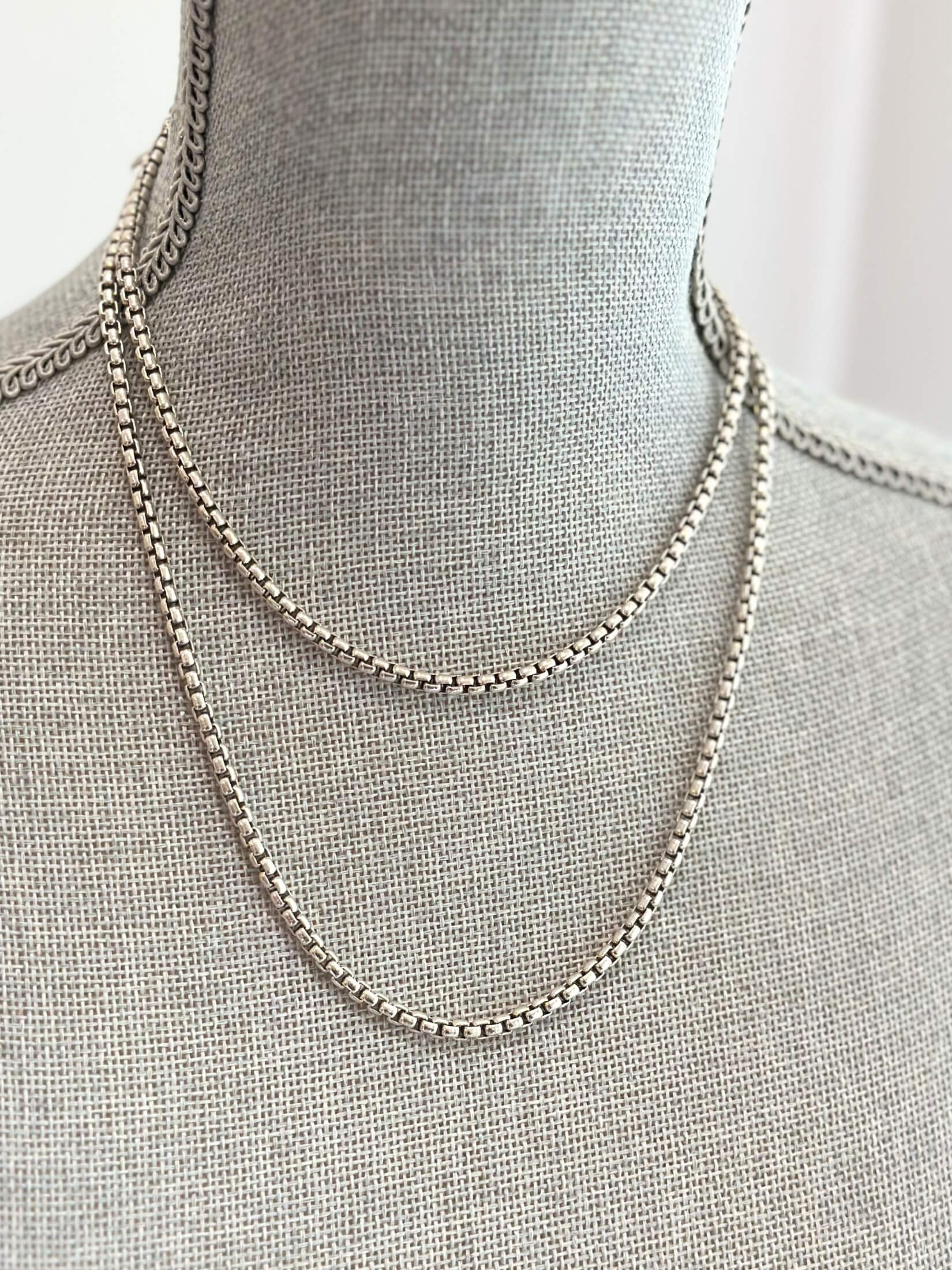 Louise Row featuring John Hardy Classic box chain on grey mannequin