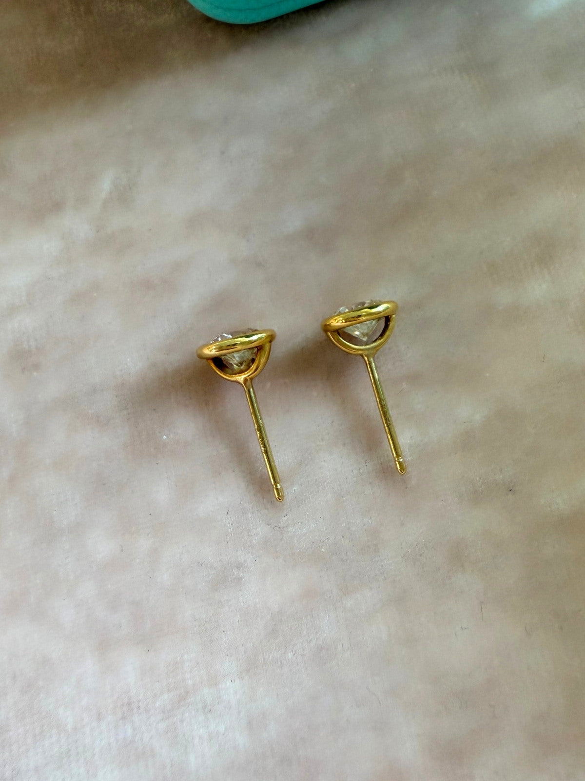 Louise Row featuring Diamonds by the Yard diamond stud earrings