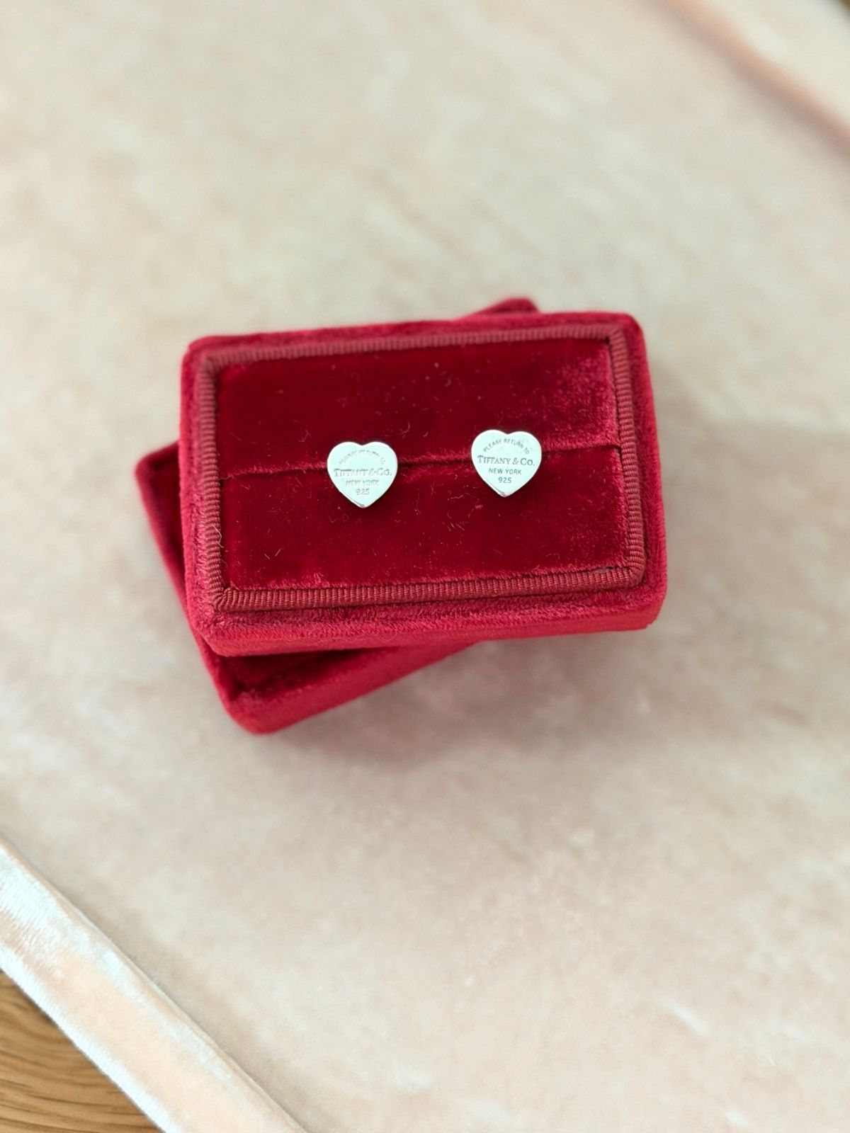 Louise Row featuring Tiffany earrings silver heart in red box.