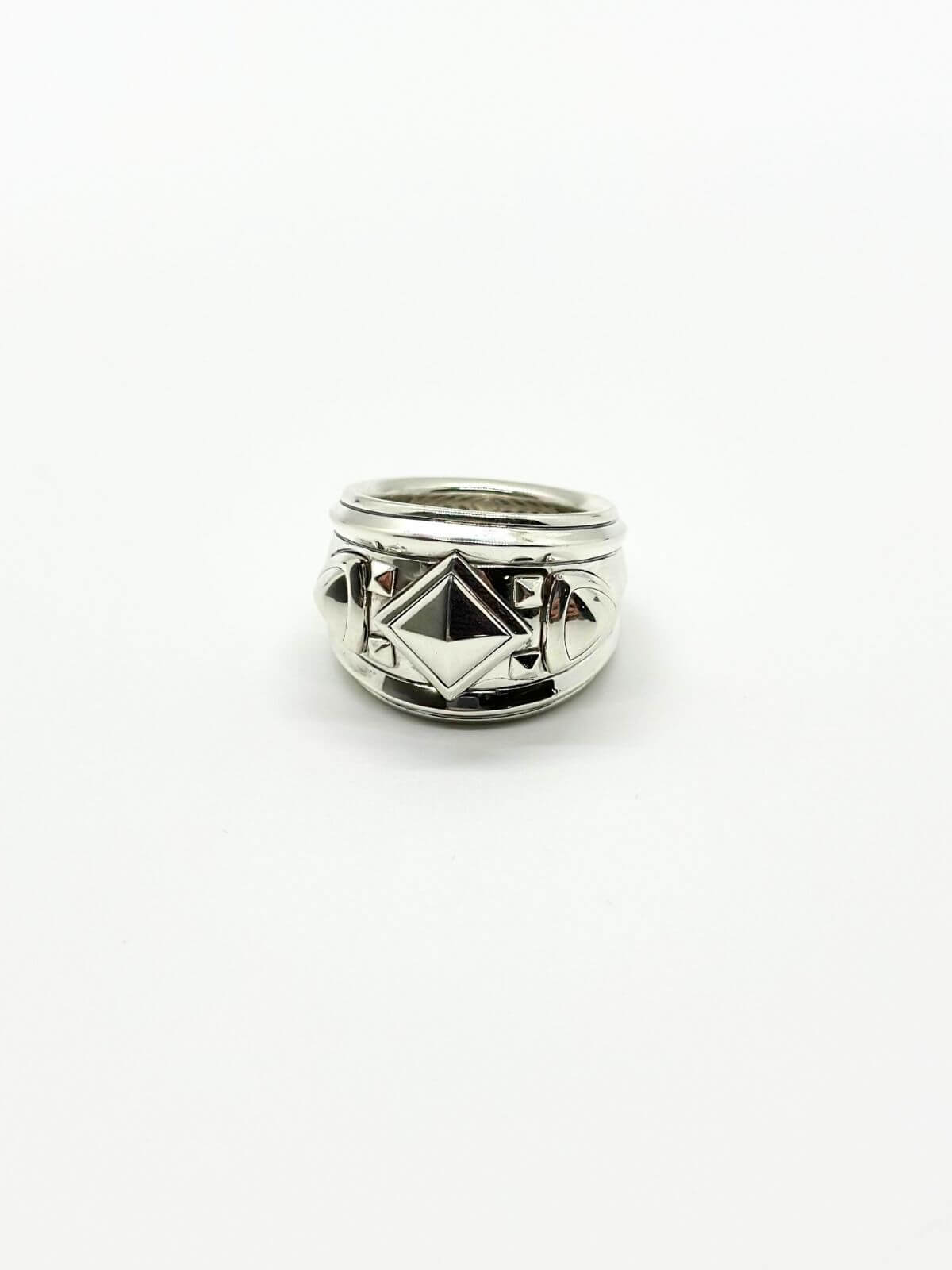 DY Renaissance ring in sterling silver on white background