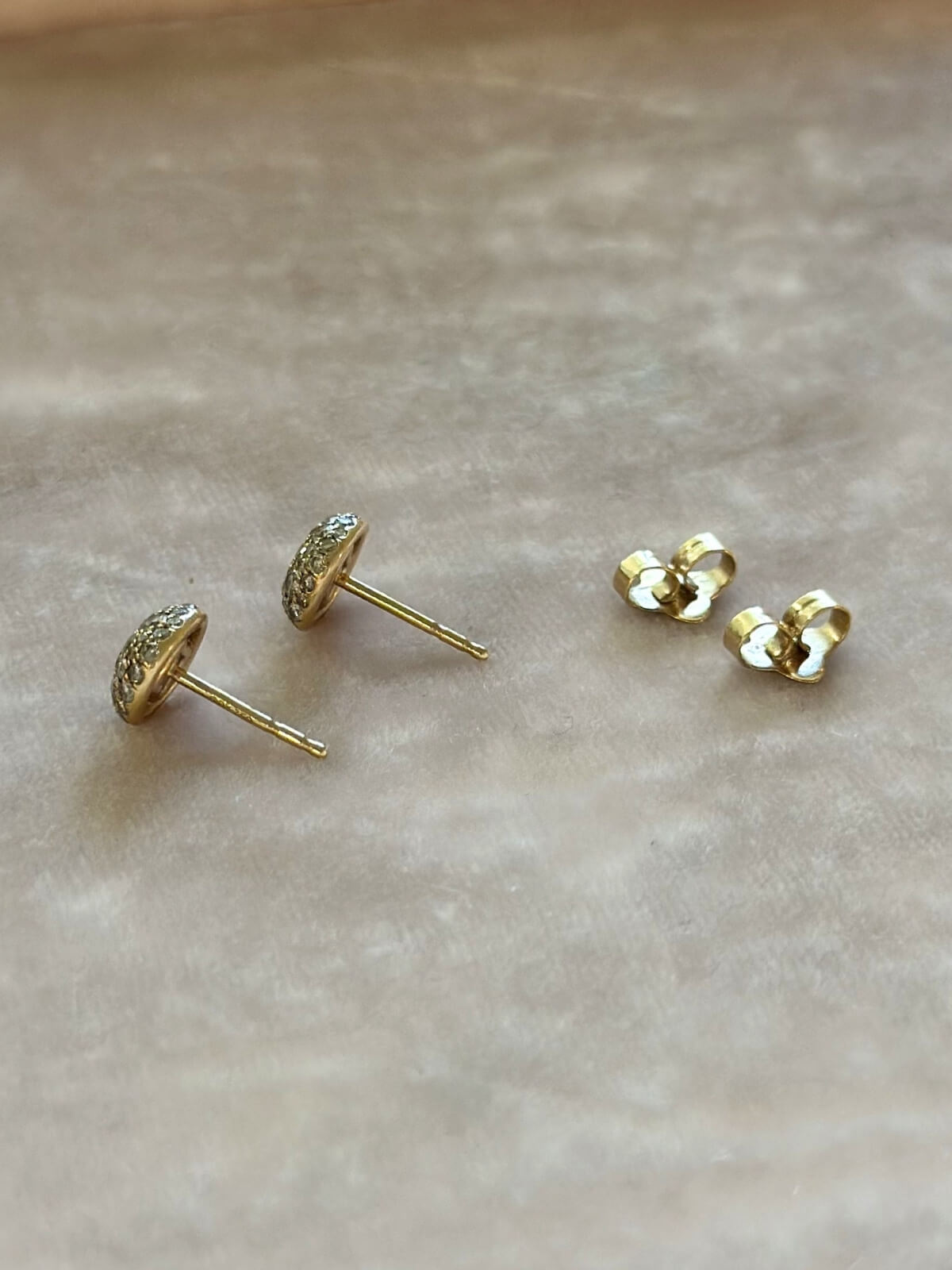 Louise Row featuring David Yurman pave cognac diamond cushion earrings  on pink pad
