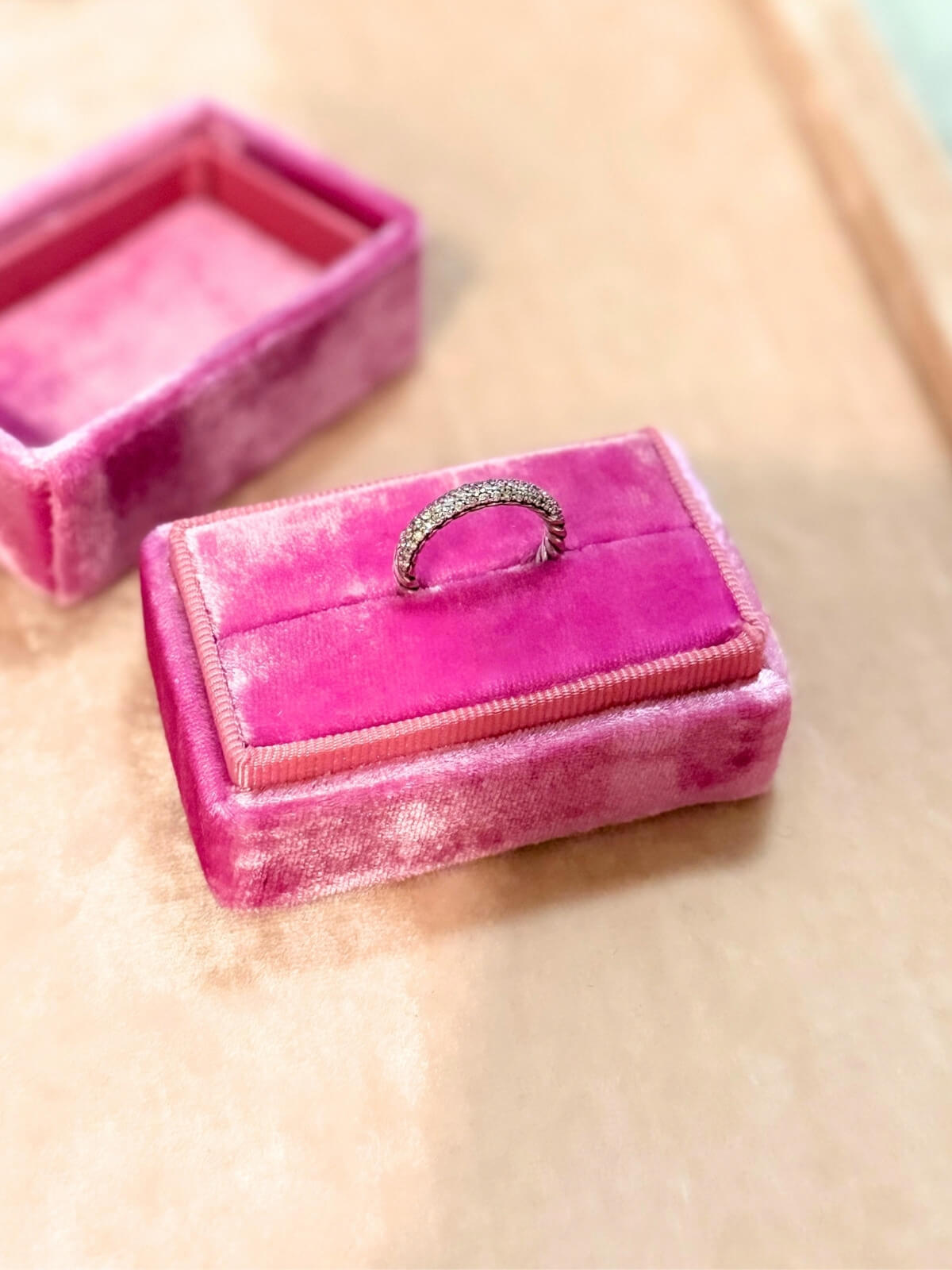 Louise Row featuring David Yurman petite pave ring with white diamond on pink fixture