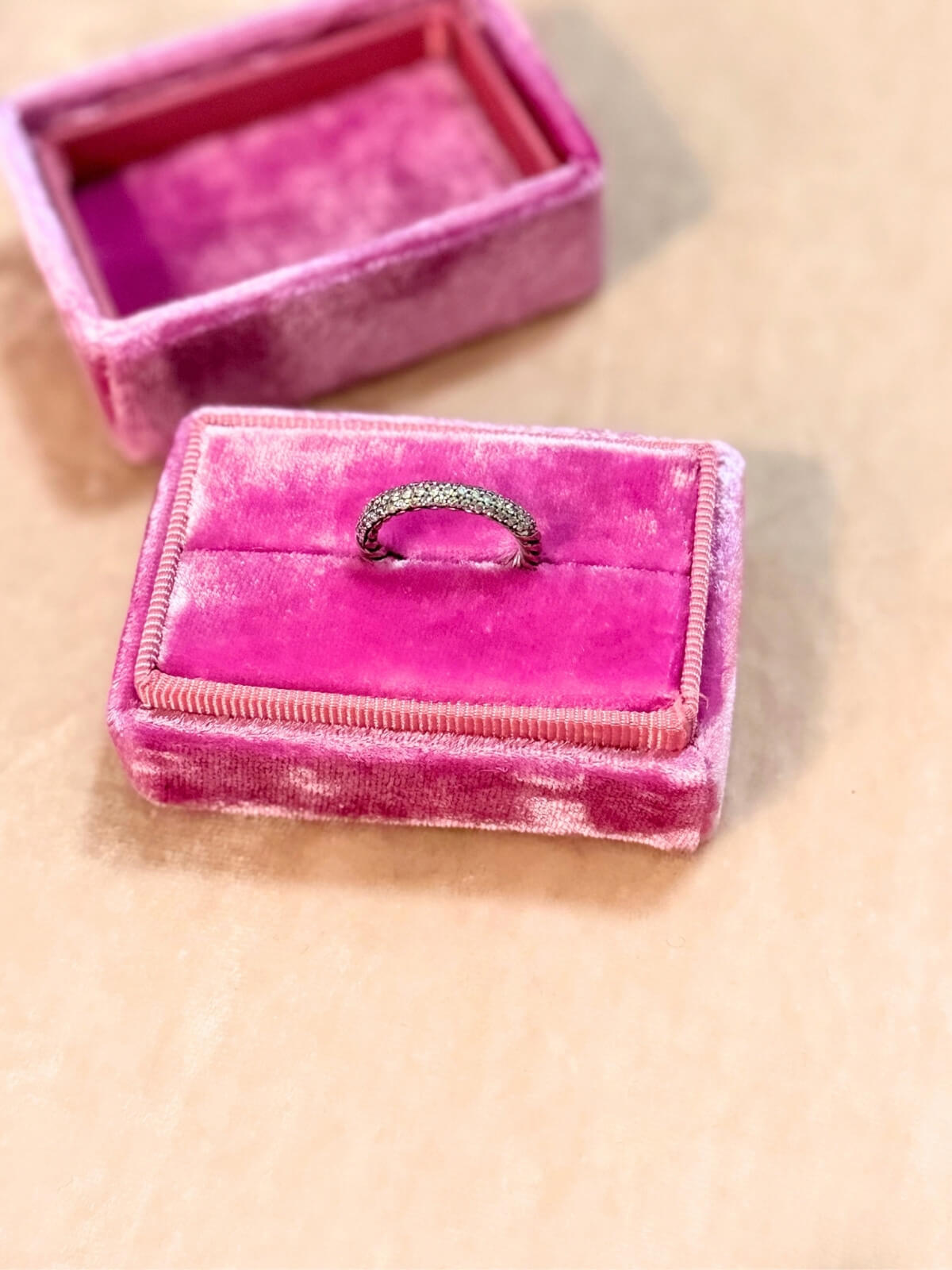 Louise Row featuring David Yurman petite pave ring with white diamond on pink fixture
