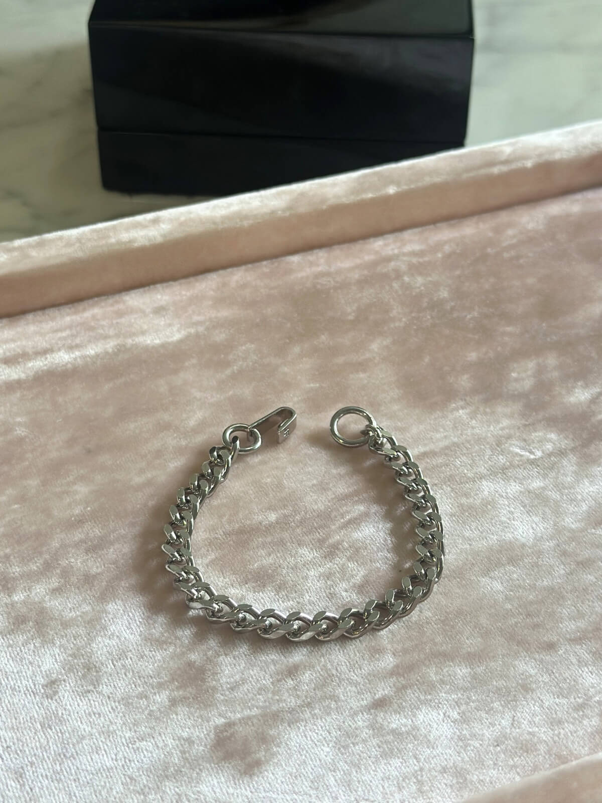 Louise Row featuring Jennifer Fisher Link Bracelet on pink pad