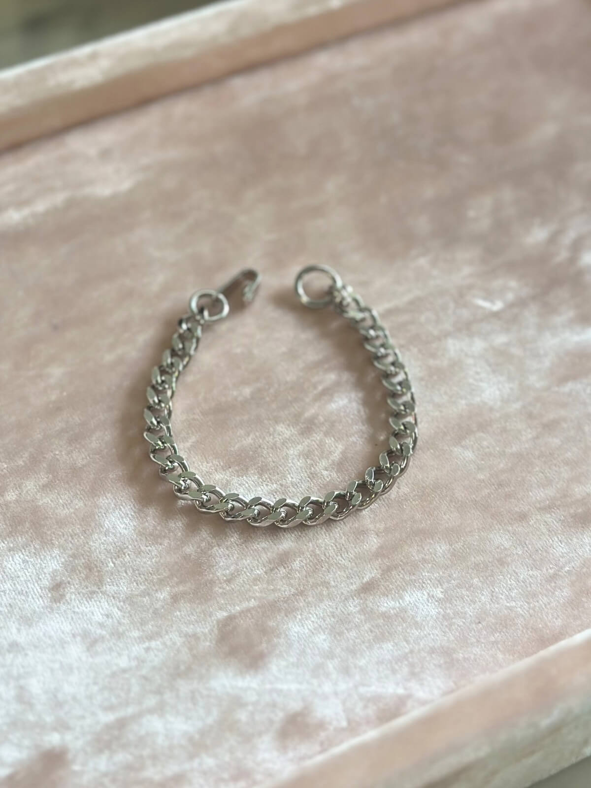 Louise Row featuring Jennifer Fisher Link Bracelet on pink pad