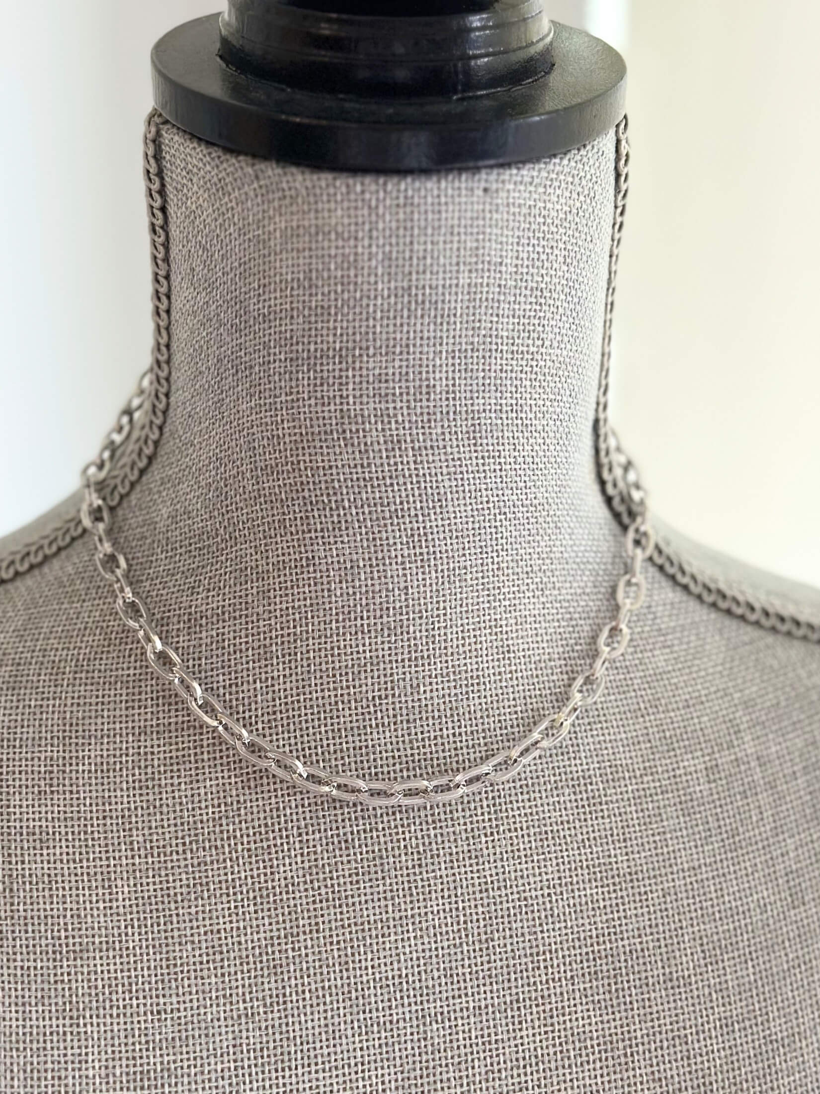 Louise Row featuring Jennifer Fisher XXS Silver Chain on grey mannequin