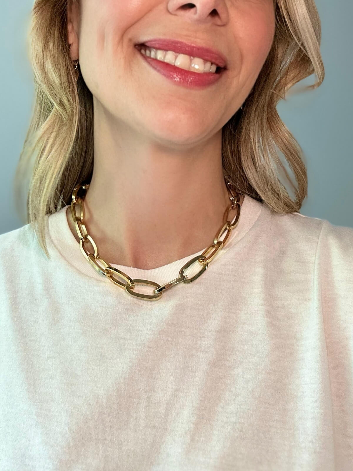 Louise Row featuring Jennifer Fisher Dean gold large link necklace on model